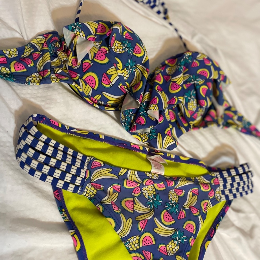 Swimsuits - Picture 5 of 8